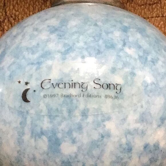 Ornaments Vintage set of four Bradford edition ￼ Porcelain Wolf￼￼ ornaments - Picture 9 of 9